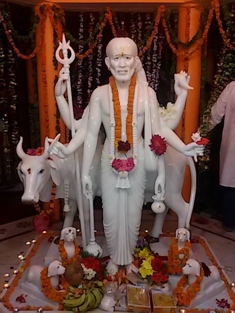 Imagen de Sai Baba de Shirdi como Dattatreya.